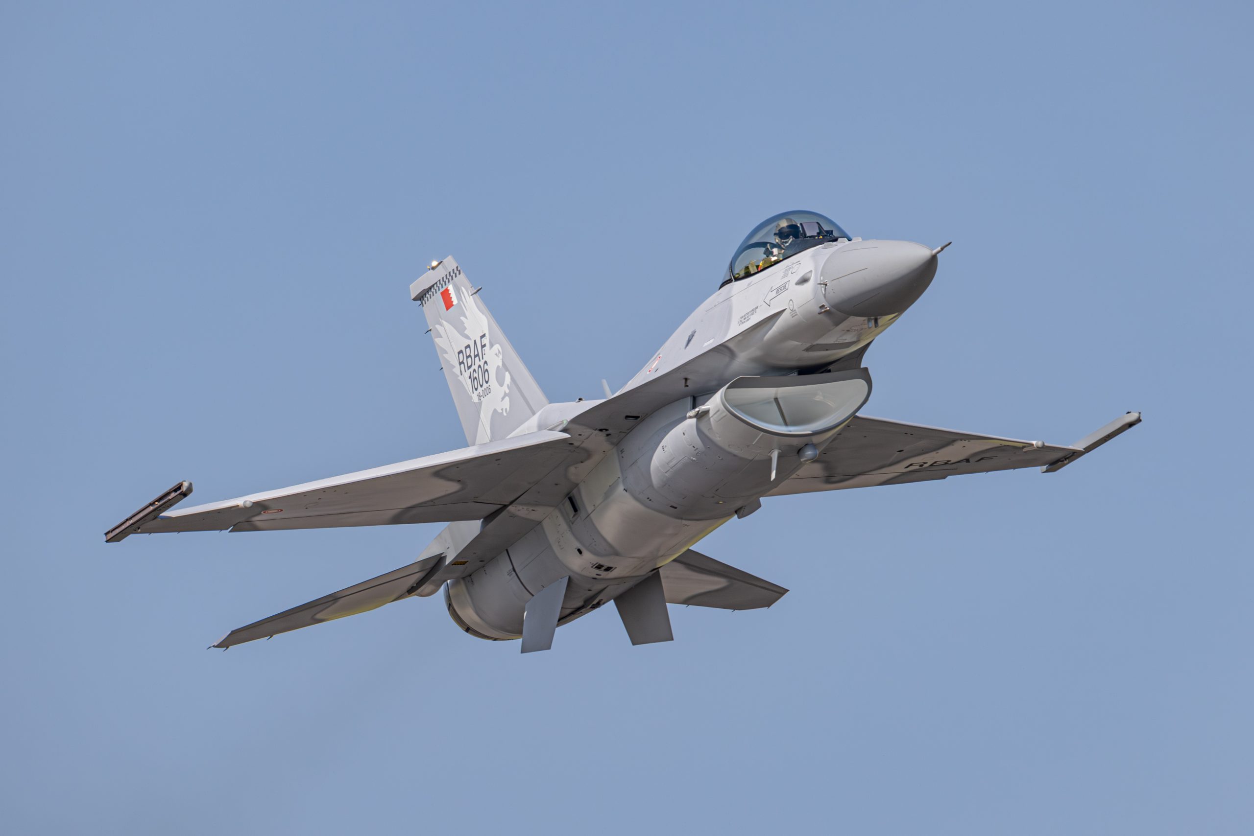 Bahrain&rsquo;s strengthened air force stars at home show